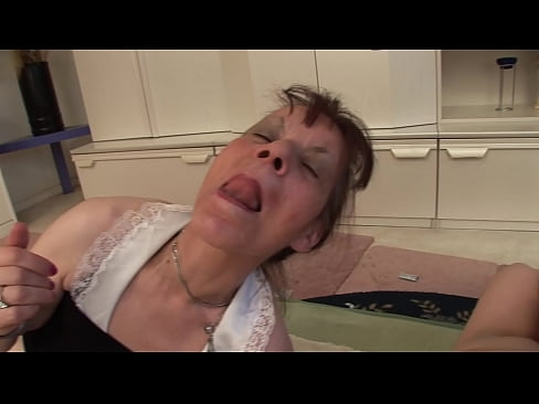 ❤️ Bi amona eta aitona batek hirukotea dute Porno ederra %eu.porngifmag.ruan ❌️